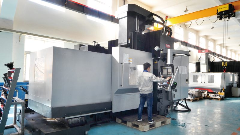 汽车塑料模具加工规格参数解析：关键指标与工艺要点