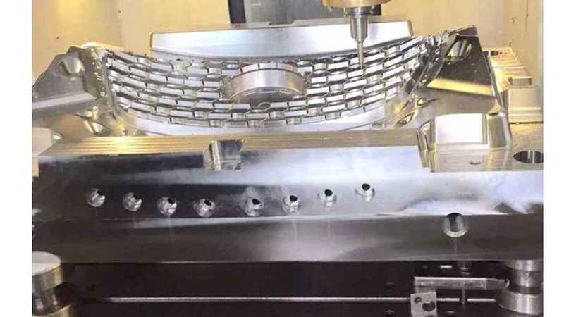 小型硅胶模具与塑料模具：批发价背后的工艺考量